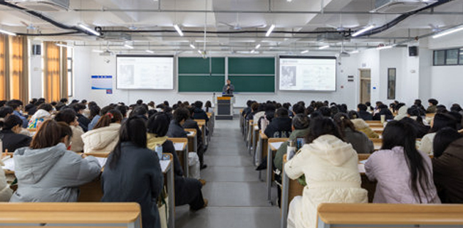 北京大學(xué)初明教授應(yīng)邀到安徽醫(yī)科大學(xué)臨床醫(yī)學(xué)院開(kāi)展示范課教學(xué)