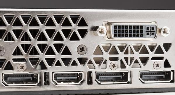 顯卡上的DP母座和HDMI插口.jpg 顯卡上的DP母座和HDMI插口.jpg